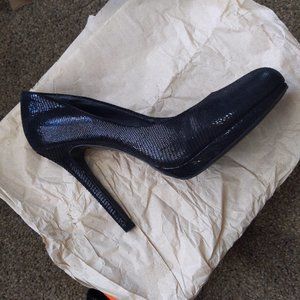 Shiny "snakeskin" black platform heels